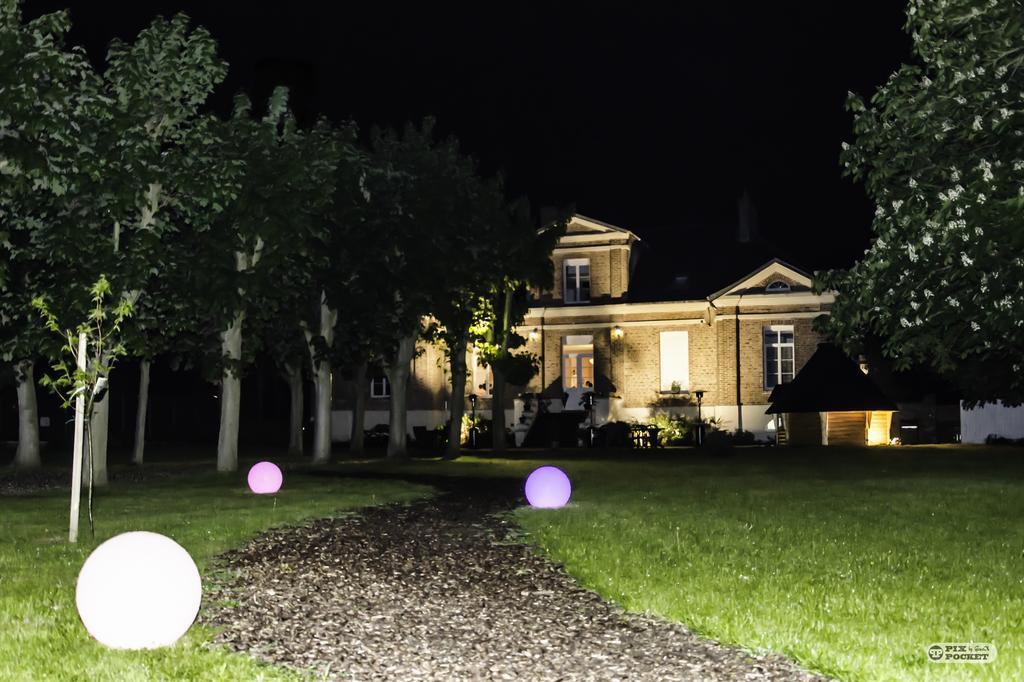 Chateau Des Lumieres Gite Et Gite Insolite Saint-Blimont Bagian luar foto